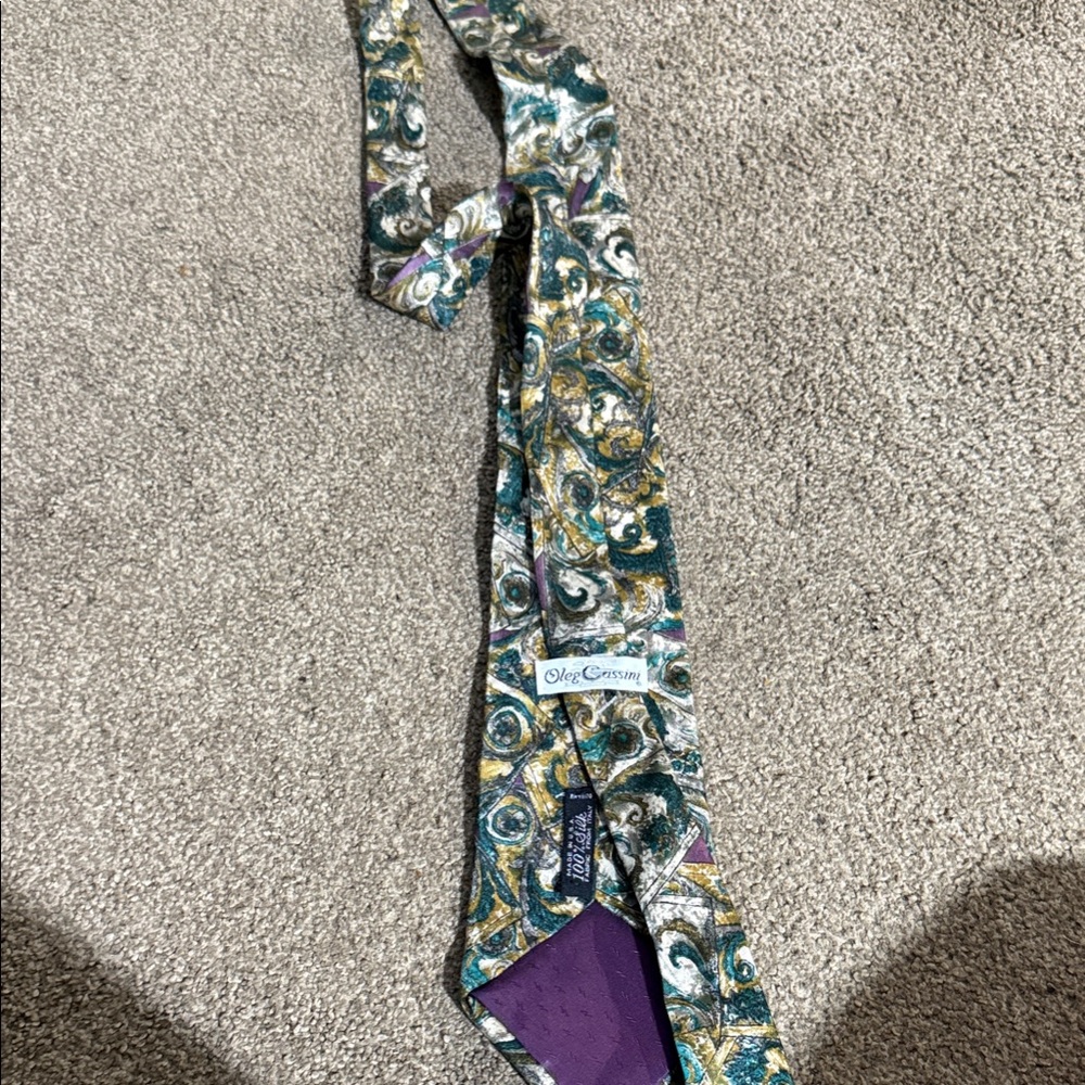 Oleg Cassini Elegant Green and Gold Tie
